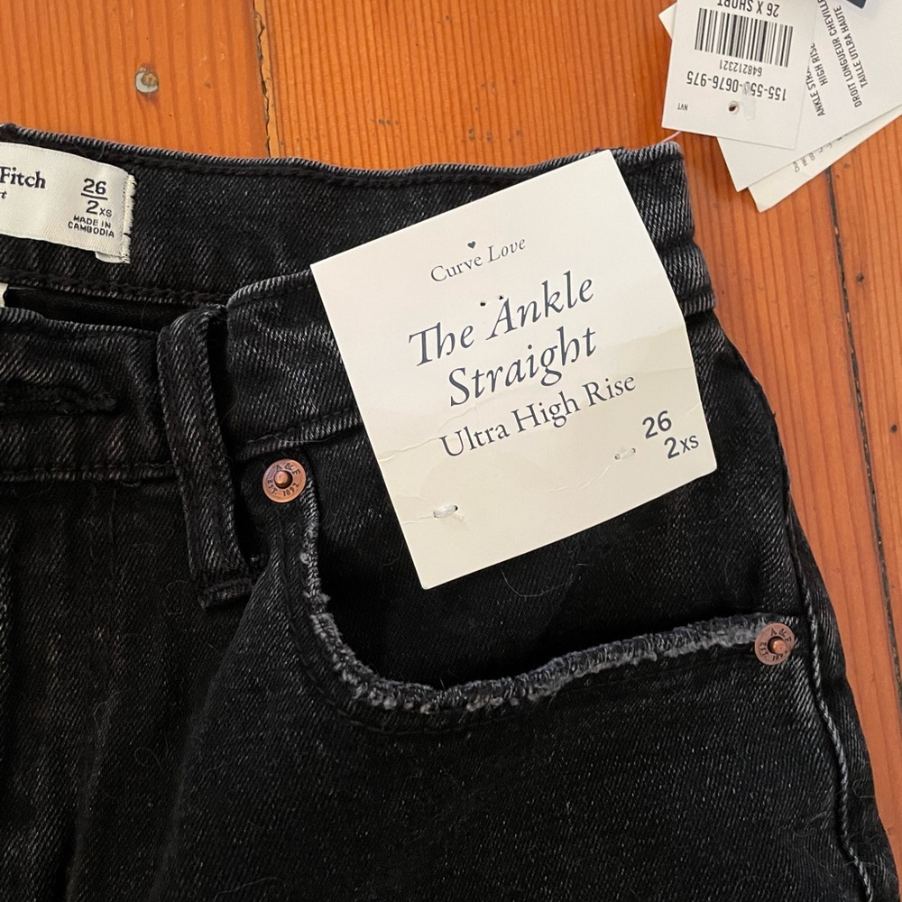 BRAND NEW WITH TAGS - Abercrombie & Fitch Ankle straight ultra high rise, 26XS